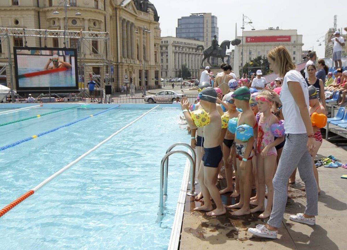 GALERIE FOTO + VIDEO 20 de imagini de excepție de la Arta Sportului by Camelia Potec! S-au scurs 4 zile din cele 9 în care o piscină este instalată în mijlocul Bucureștiului