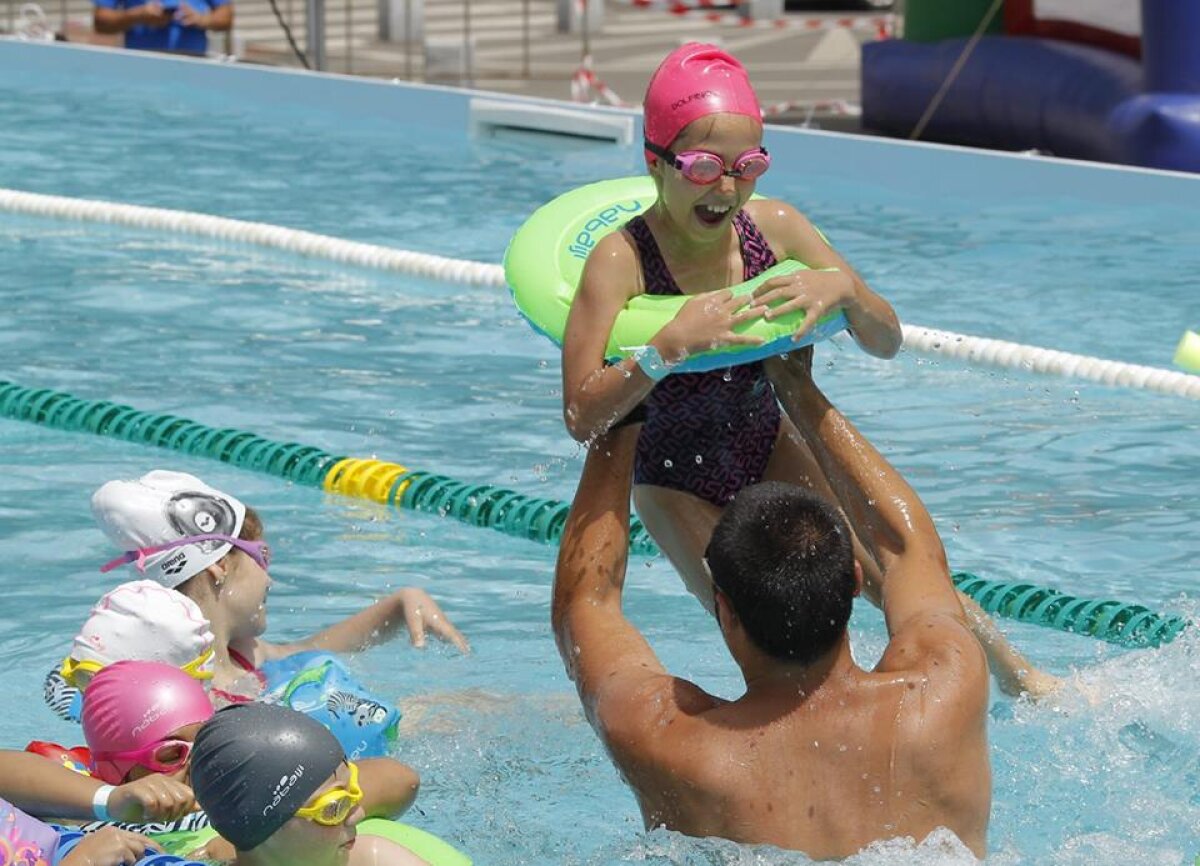 GALERIE FOTO + VIDEO 20 de imagini de excepție de la Arta Sportului by Camelia Potec! S-au scurs 4 zile din cele 9 în care o piscină este instalată în mijlocul Bucureștiului