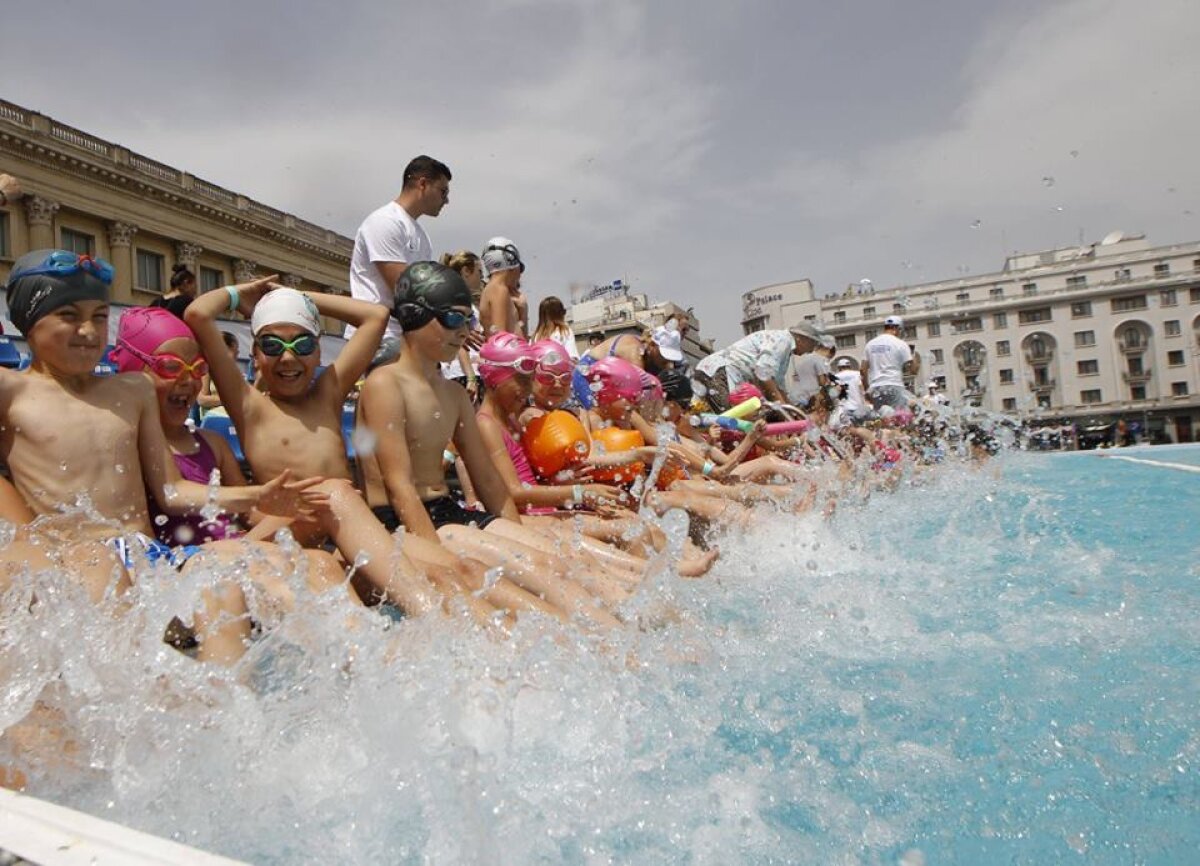 GALERIE FOTO + VIDEO 20 de imagini de excepție de la Arta Sportului by Camelia Potec! S-au scurs 4 zile din cele 9 în care o piscină este instalată în mijlocul Bucureștiului