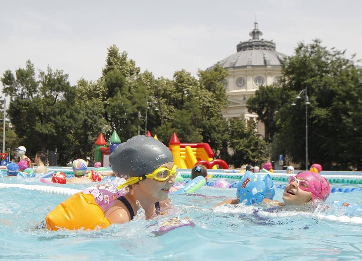 GALERIE FOTO + VIDEO 20 de imagini de excepție de la Arta Sportului by Camelia Potec! S-au scurs 4 zile din cele 9 în care o piscină este instalată în mijlocul Bucureștiului