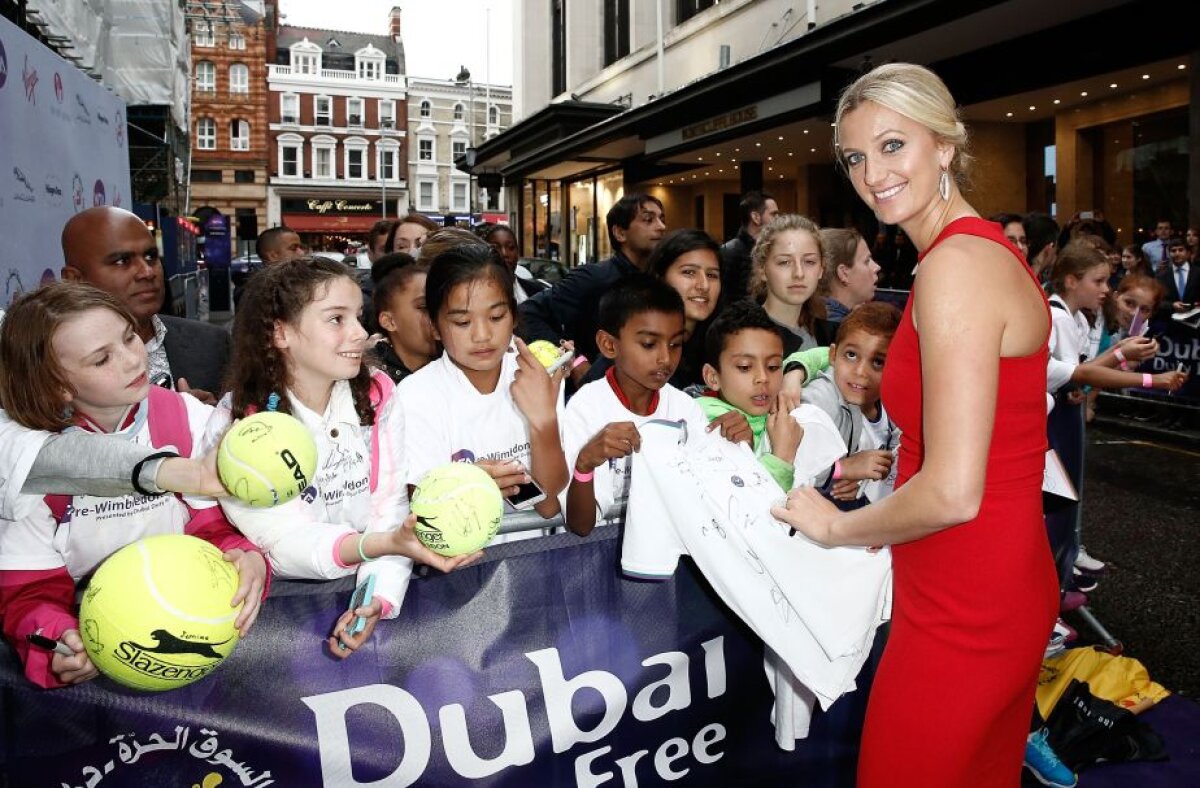 GALERIE FOTO Apariţii şoc la petrecerea de la Wimbledon! Sorana Cîrstea şi alte două jucătoare au uimit lumea » Cum s-a îmbrăcat Halep