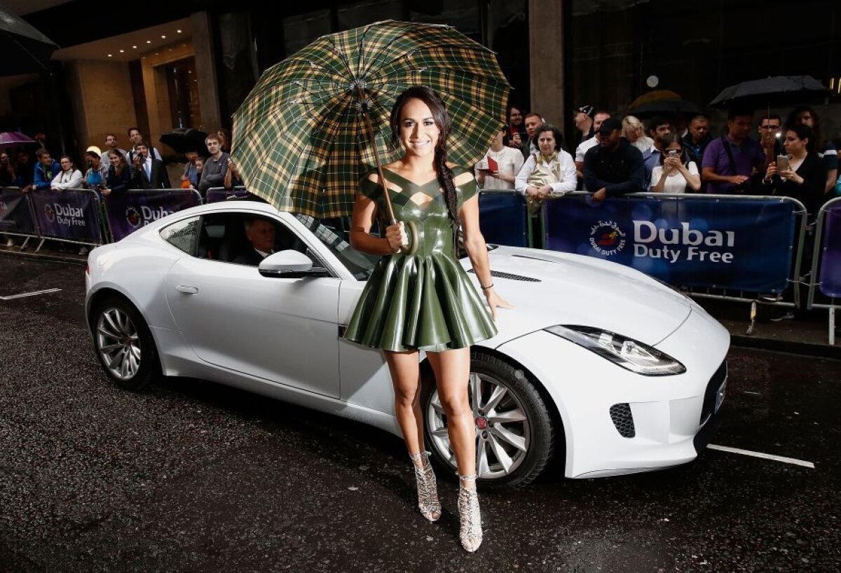 GALERIE FOTO Apariţii şoc la petrecerea de la Wimbledon! Sorana Cîrstea şi alte două jucătoare au uimit lumea » Cum s-a îmbrăcat Halep