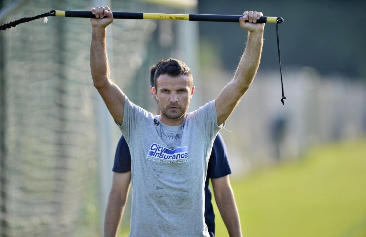 FOTO EXCLUSIV Primul antrenament al lui Aganovici la Steaua » Vremea le-a creat probleme roș-albaștrilor