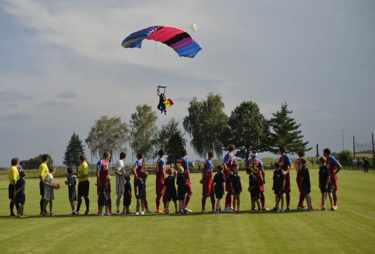 FOTO Fotbal-picnic » Steaua s-a distrat aseară cu nevinovaţii de la Turnisce, 7-0. Nou-veniţii au dat recital cu nişte adversari jaloane