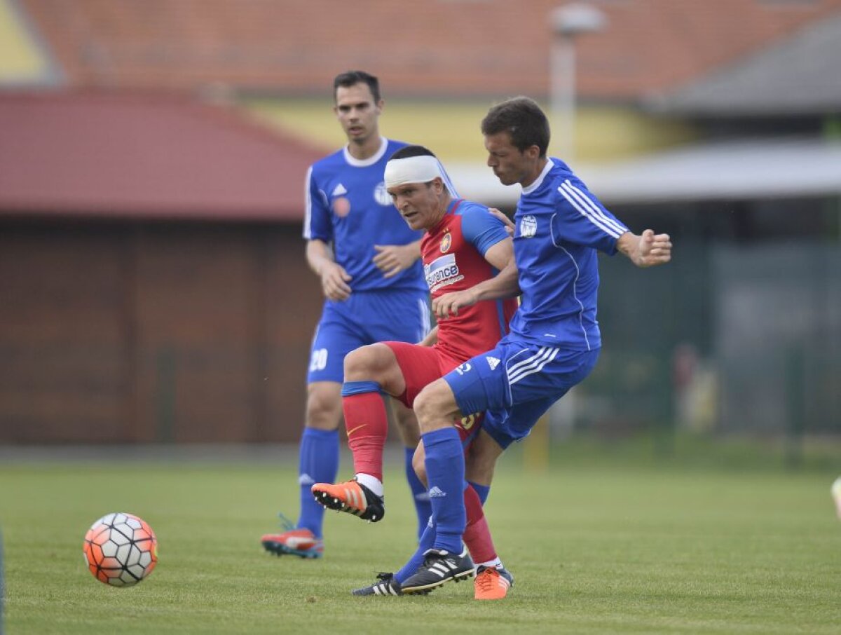 FOTO Fotbal-picnic » Steaua s-a distrat aseară cu nevinovaţii de la Turnisce, 7-0. Nou-veniţii au dat recital cu nişte adversari jaloane