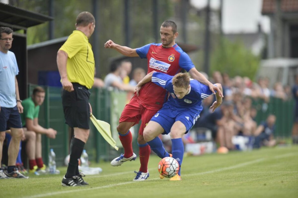 FOTO Fotbal-picnic » Steaua s-a distrat aseară cu nevinovaţii de la Turnisce, 7-0. Nou-veniţii au dat recital cu nişte adversari jaloane