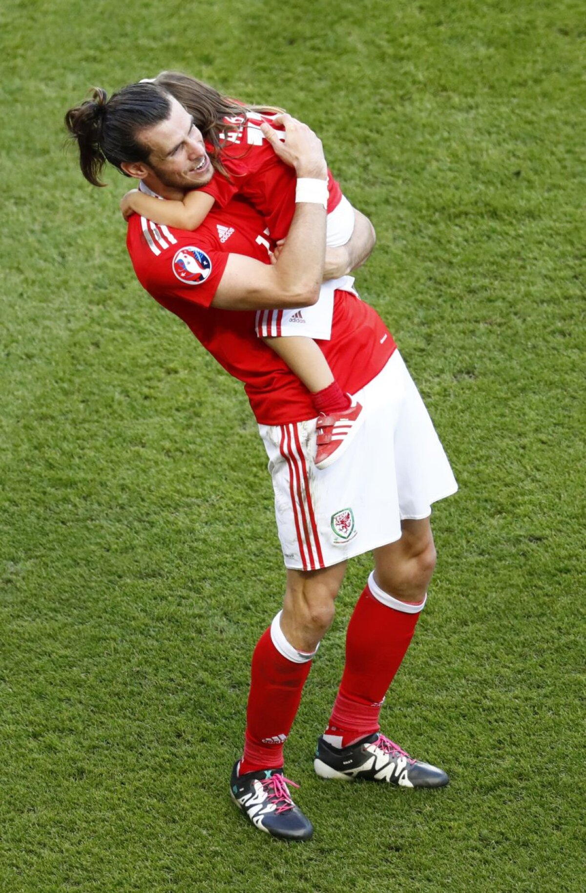 VIDEO + FOTO » A-DO-RA-BIL! Fiica lui Gareth Bale a moștenit de la tatăl său tehnica și viteza :)