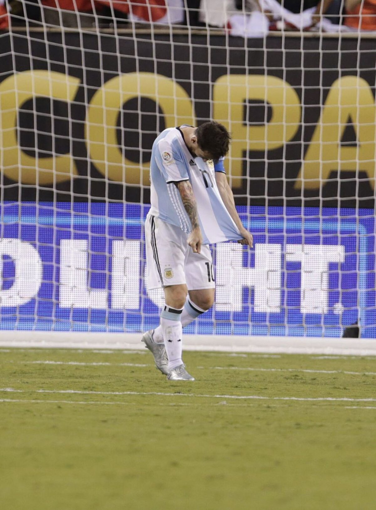 VIDEO+FOTO Declarație-șoc după ce Argentina a pierdut finala Copa America » Messi: "Pentru mine s-a terminat cu naționala!". Urmează retrageri în masă?
