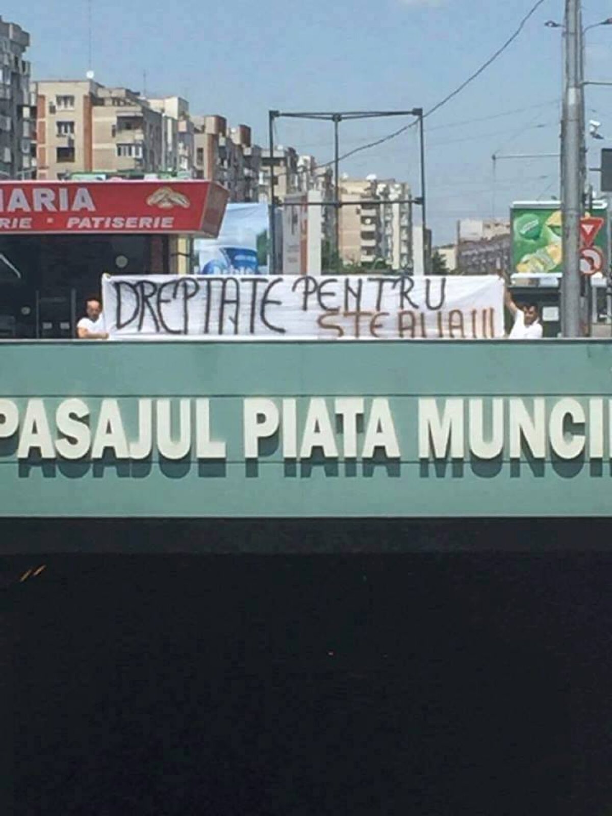 GALERIE FOTO Protest al fanilor Stelei » Suporterii roș-albaștrilor au împânzit Bucureștiul cu mesaje 