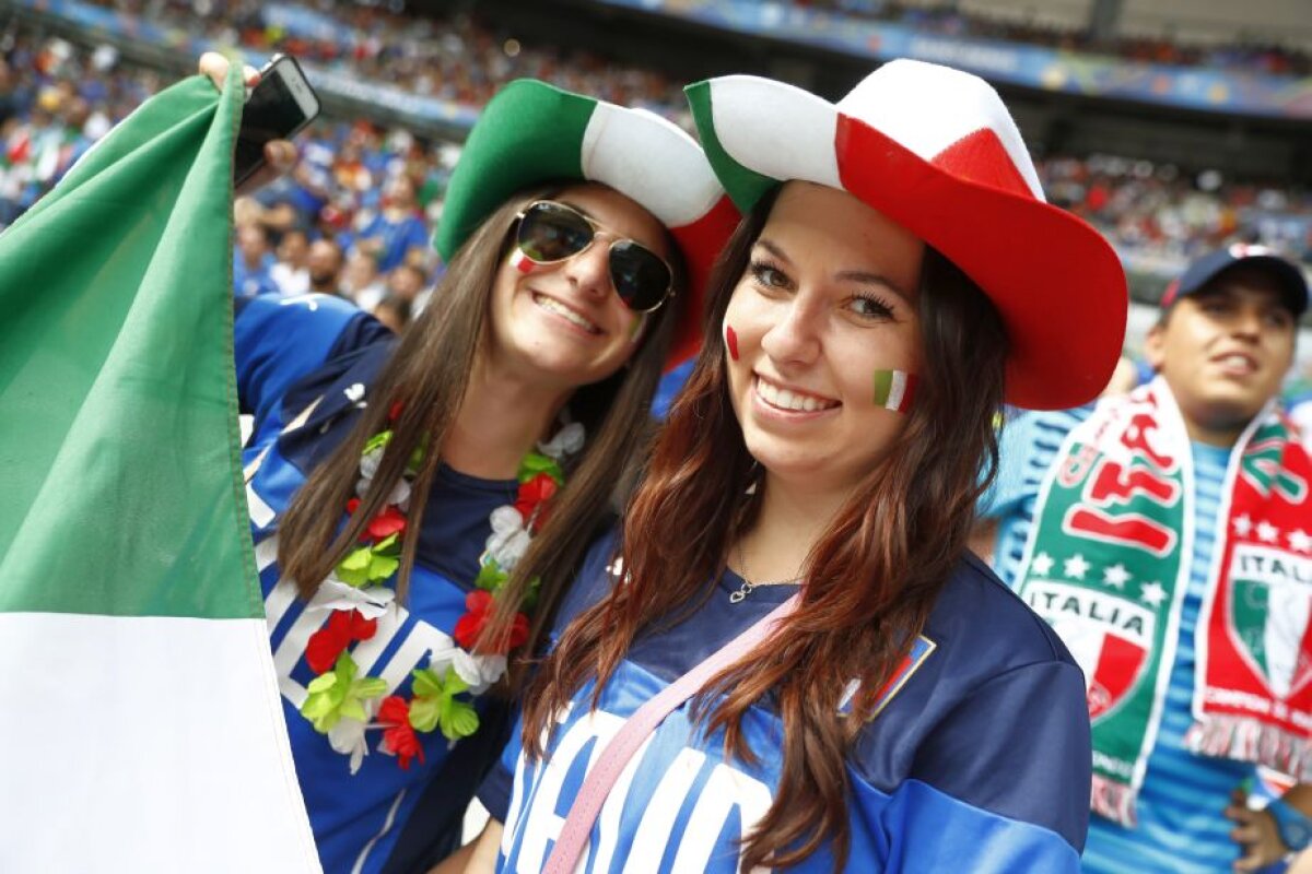 GALERIE FOTO Războiul fetelor frumoase la Italia - Spania » O fană iberică prinsă într-o ipostază WOW