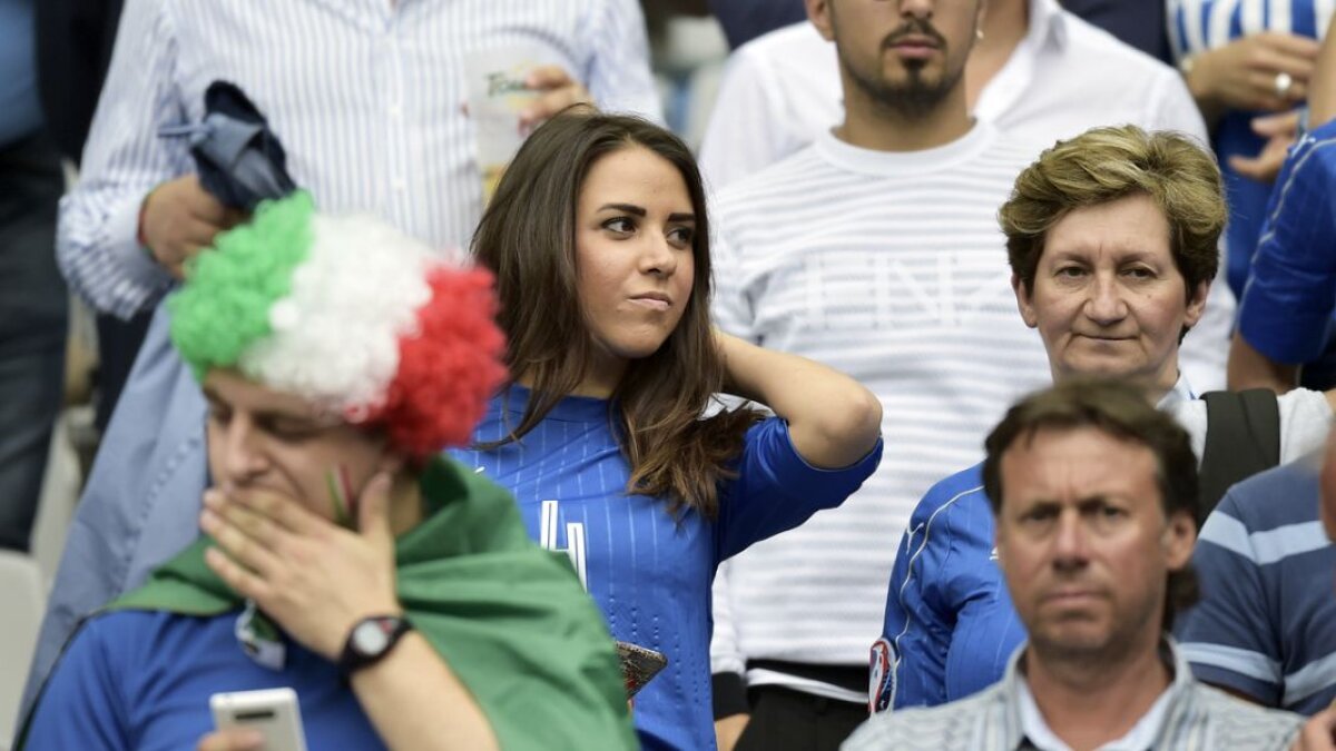 GALERIE FOTO Spectacol în teren, dar și în tribune! Cum arată soțiile jucătorilor italieni » Conte și Pelle, printre norocoși