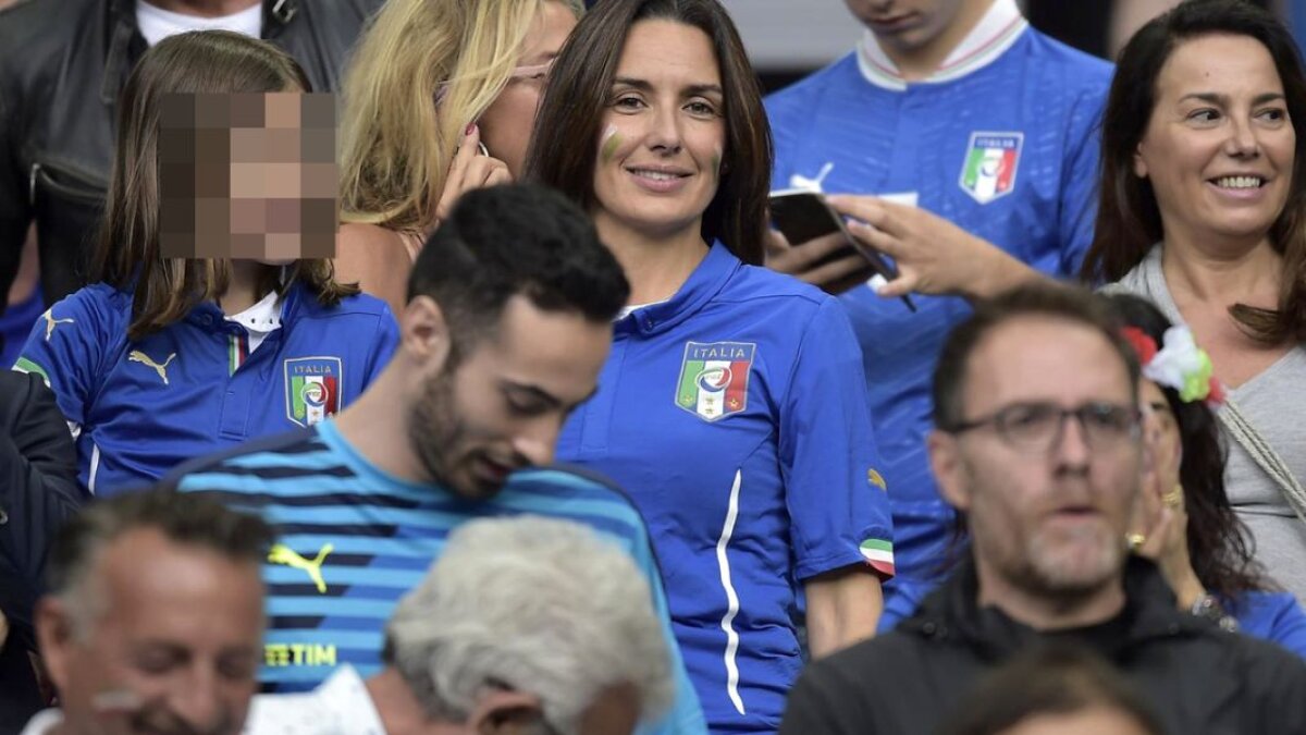 GALERIE FOTO Spectacol în teren, dar și în tribune! Cum arată soțiile jucătorilor italieni » Conte și Pelle, printre norocoși
