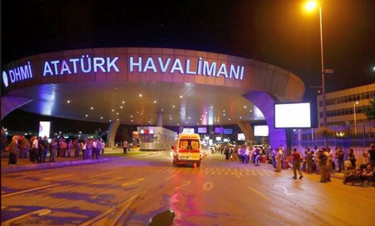 UPDATE / FOTO + VIDEO Trei explozii și focuri de armă la aeroportul Ataturk din Istanbul aseară! » Bilanțul actual: 36 de morți și cel puțin 140 de răniți! Atenție, imagini cu un puternic impact emoțional