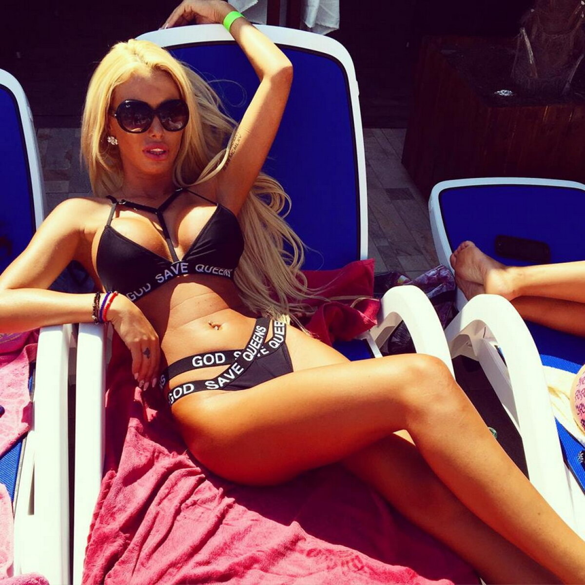 FOTO » Loredana Chivu, incredibilă la piscină! Uite cum a putut să se îmbrace