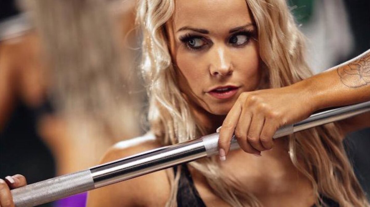 FOTO Islandezii au și ei o muză » Iubita căpitanului Gunnarsson face furori la EURO 2016