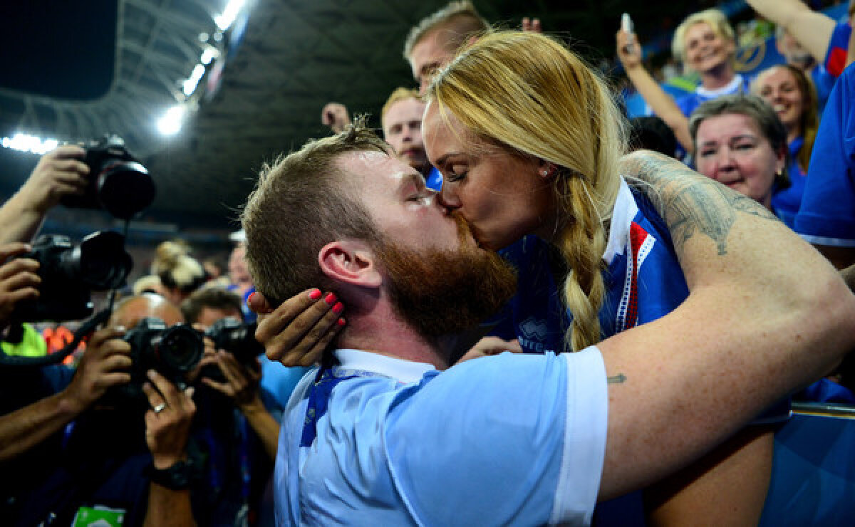 FOTO Islandezii au și ei o muză » Iubita căpitanului Gunnarsson face furori la EURO 2016