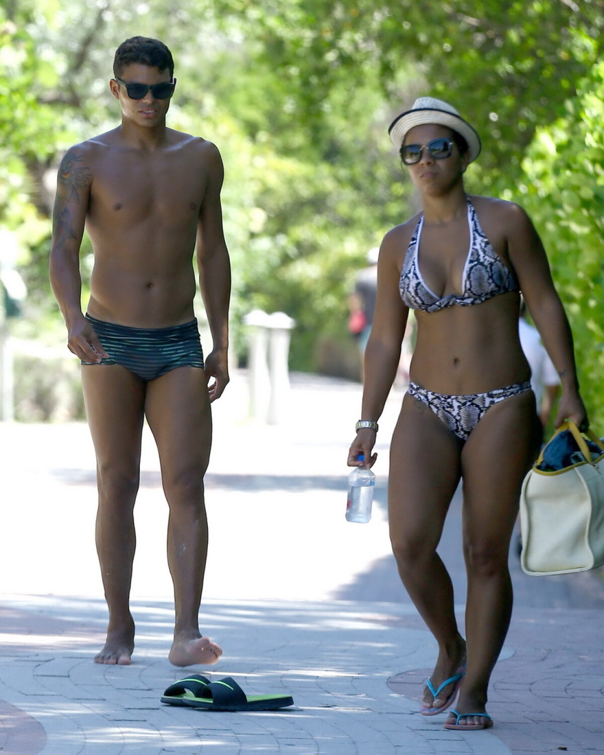 Thiago Silva, la plajă cu soţia! El arată excelent, ea mai puţin