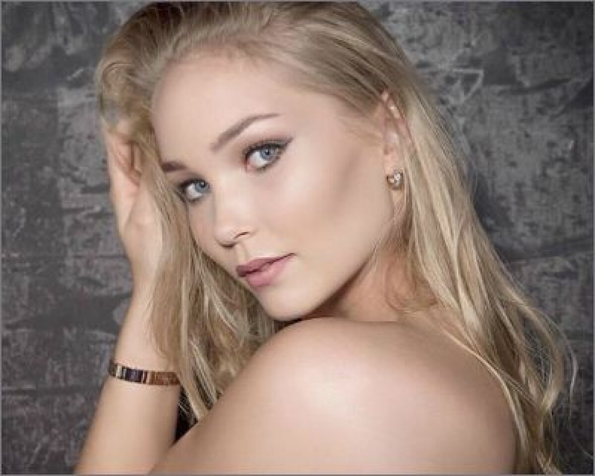 FOTO Islanda e Miss Euro! Ea e frumusețea care a luat fața tuturor fetelor în Franța