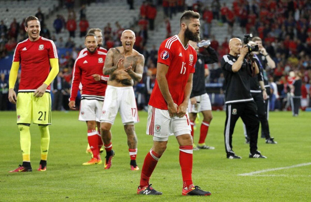 GALERIE FOTO Imagini fabuloase! Ce s-a întâmplat după calificarea Țării Galilor în semifinalele EURO