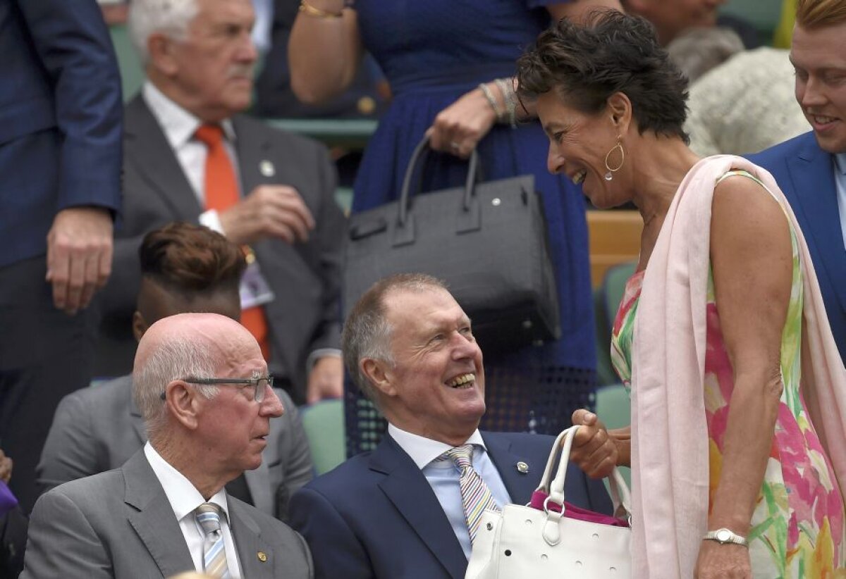 VIDEO + FOTO Avalanșă de VIP-uri la meciul Simonei Halep de la Wimbledon! N-au lipsit Sir Bobby Charlton, Froch și Beckham