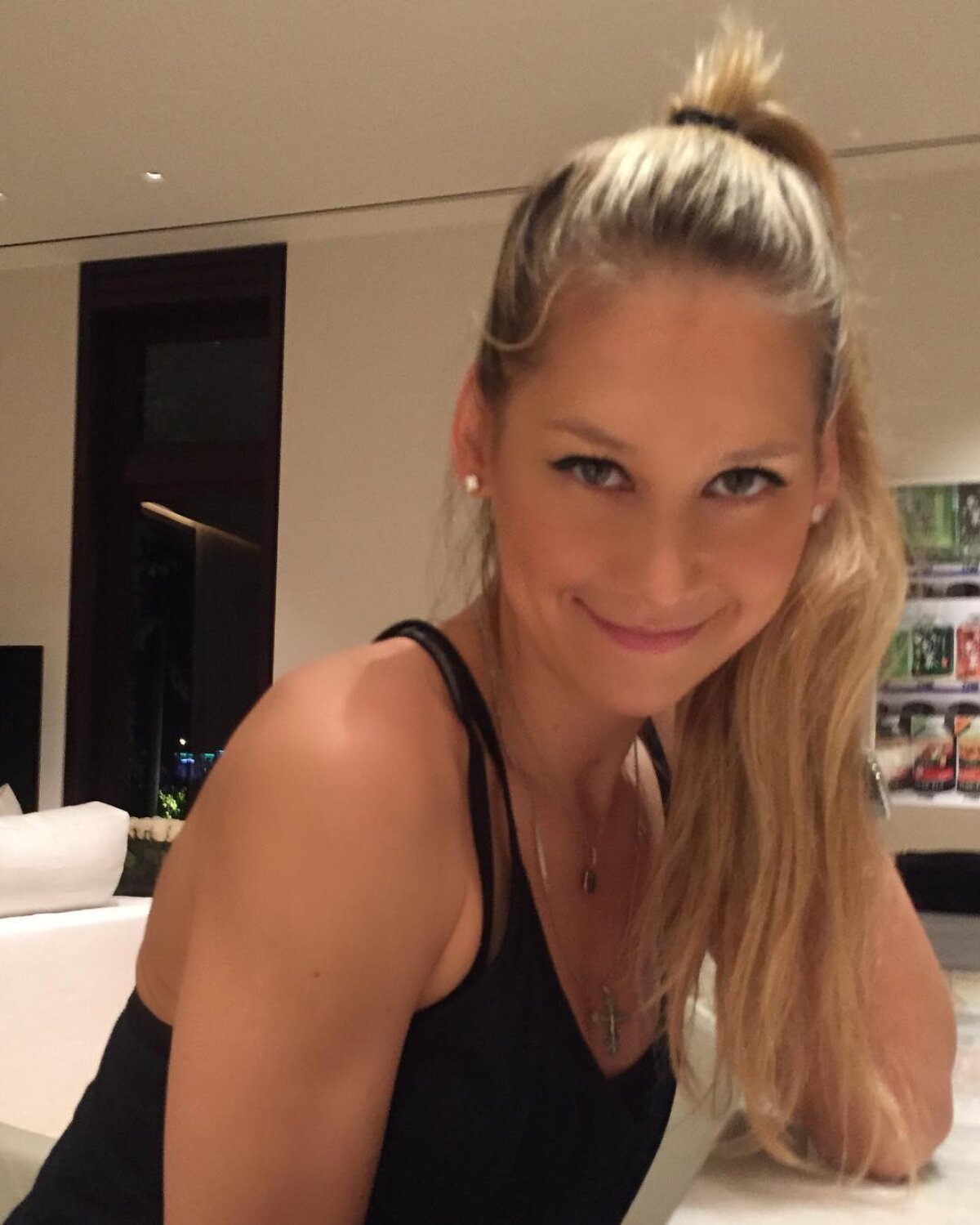 FOTO Kournikova arată incredibil la 35 de ani! A postat prima poză cu Enrique Iglesias după 15 ani de relație