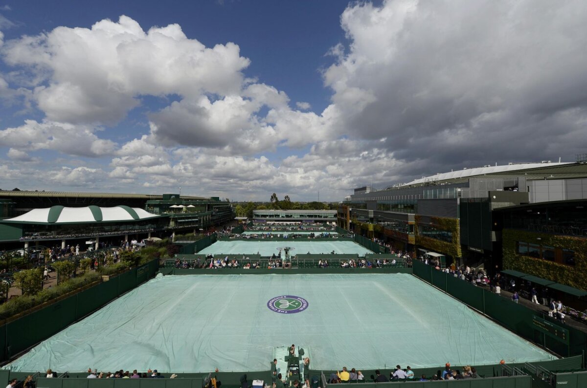 FOTO Fără Kikiţe » Simona Halep a trecut ușor de Kiki Bertens, semifinalista de la Roland Garros