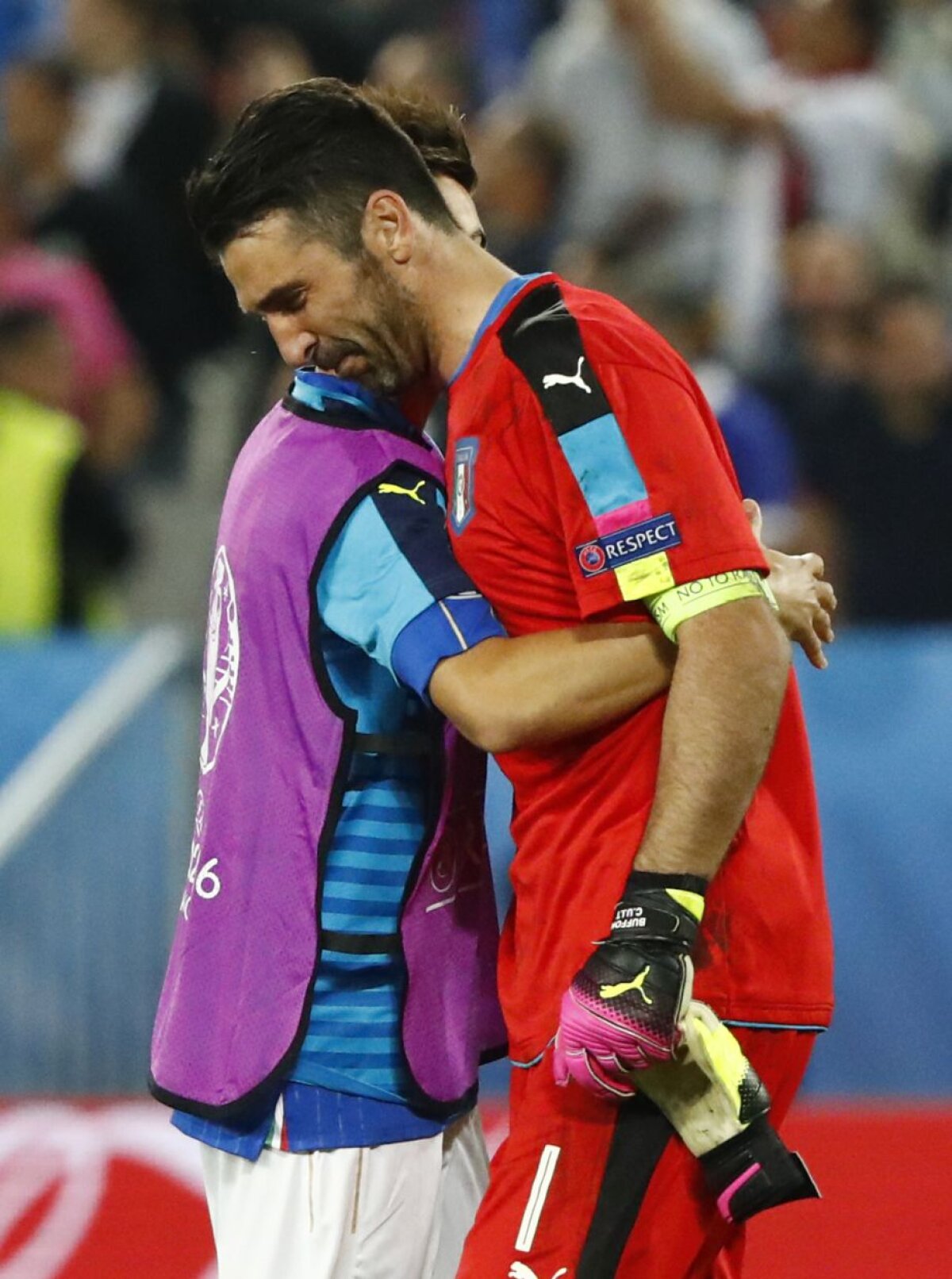 VIDEO+FOTO Ți se rupe inima! Buffon a plâns ca un copil după ce Italia a fost eliminată în sferturi de la EURO