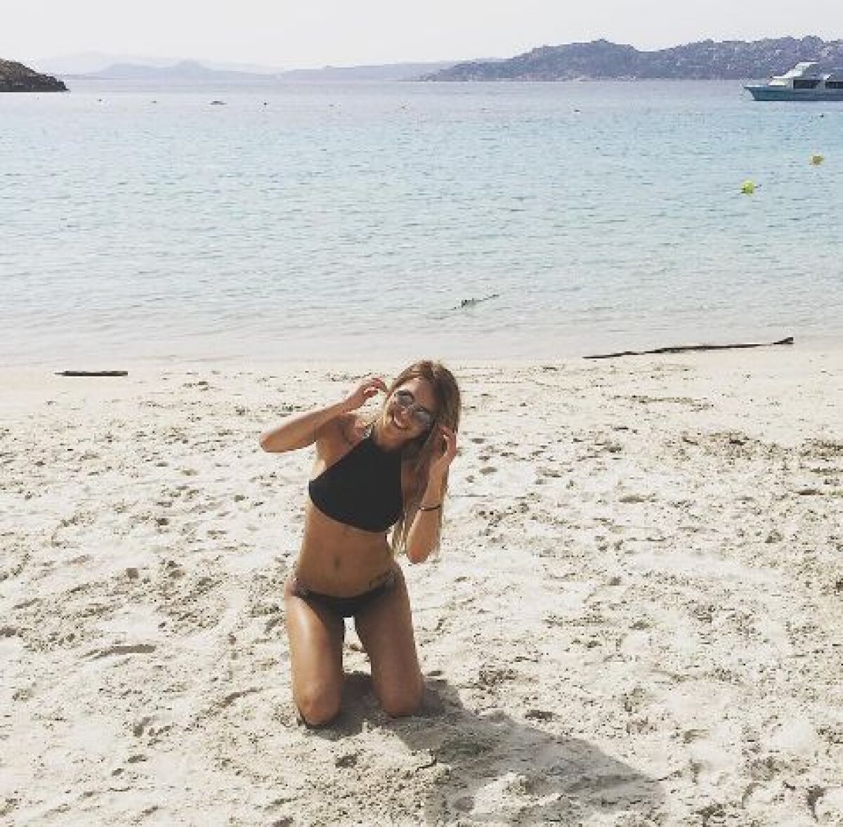 GALERIE FOTO SUPER HOT! Iubita lui Gabi Tamaș a renunțat la haine după ce a venit vara » Arată incredibil