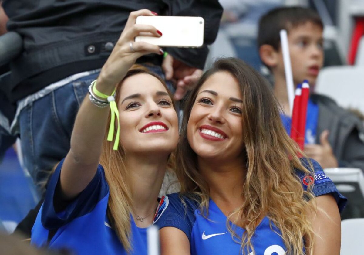 GALERIE FOTO Fetele frumoase au furat toate privirile înainte de Franța - Islanda » Soțiile fotbaliștilor au făcut din nou furori