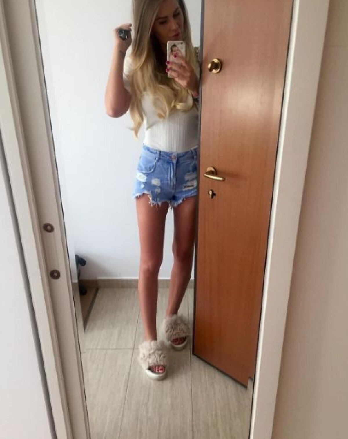 GALERIE FOTO Norocosul Gabriel Enache » Fotbalistul Stelei are de 3 ani o relație cu superba Mădălina, care i-a devenit și soție în 2014