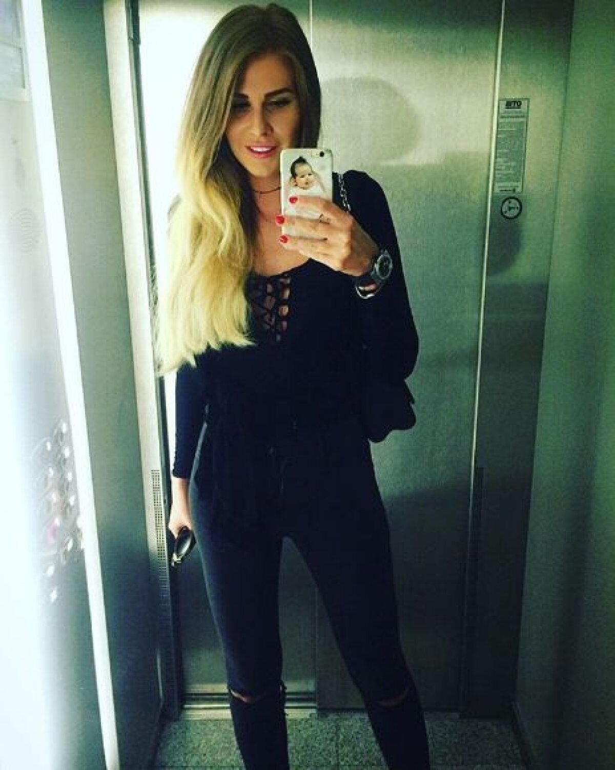 GALERIE FOTO Norocosul Gabriel Enache » Fotbalistul Stelei are de 3 ani o relație cu superba Mădălina, care i-a devenit și soție în 2014