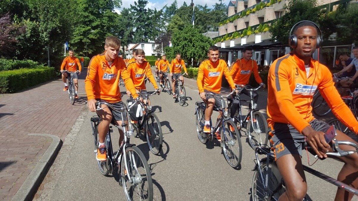 GALERIE FOTO Ziua I de cantonament în Olanda pentru steliști! Azi au mers la antrenament cu bicicletele