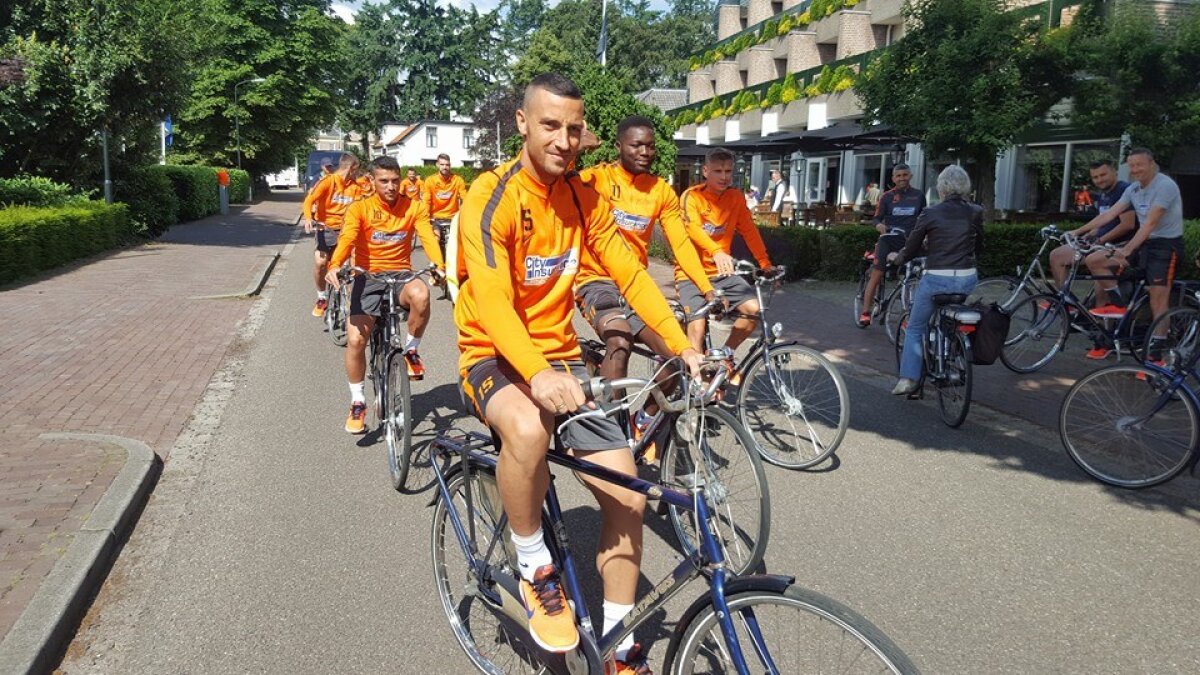 GALERIE FOTO Ziua I de cantonament în Olanda pentru steliști! Azi au mers la antrenament cu bicicletele