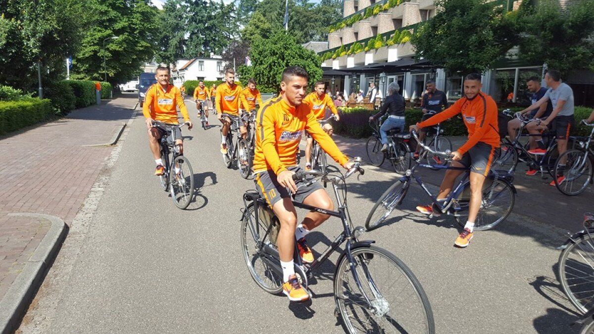 GALERIE FOTO Ziua I de cantonament în Olanda pentru steliști! Azi au mers la antrenament cu bicicletele