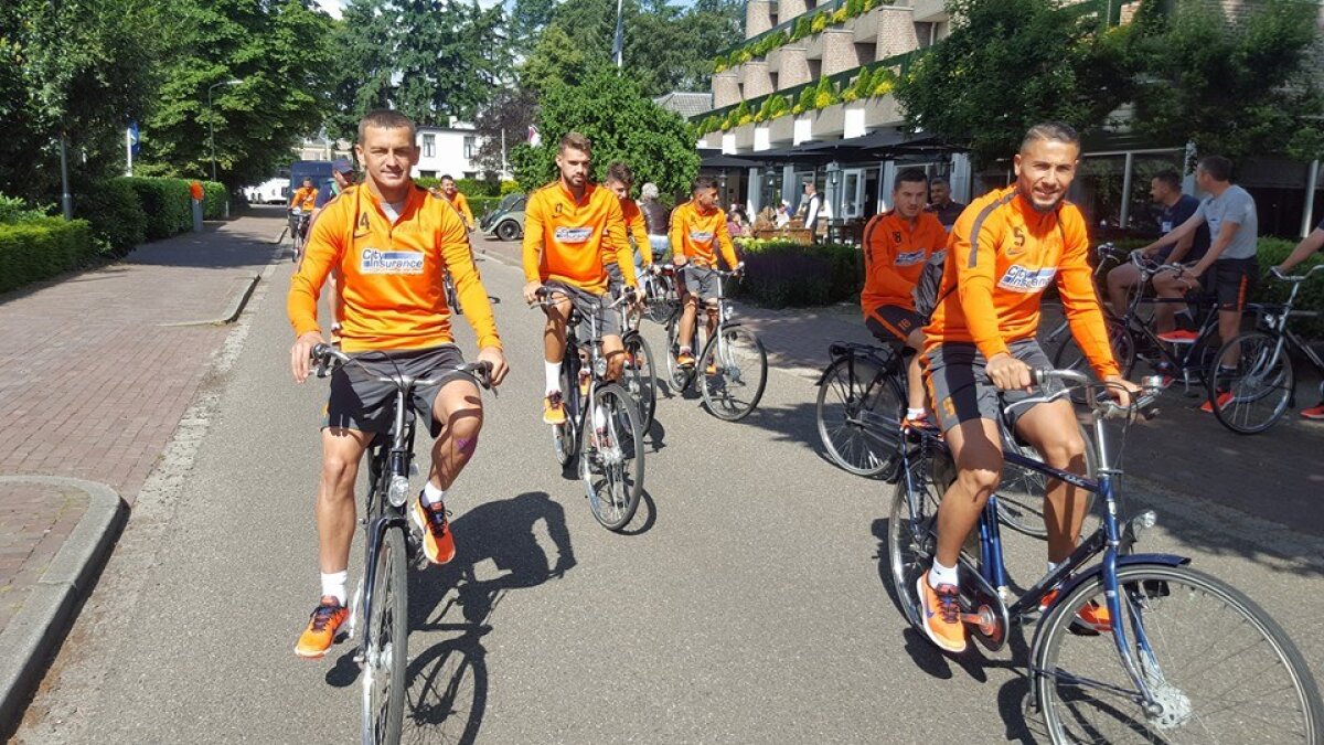 GALERIE FOTO Ziua I de cantonament în Olanda pentru steliști! Azi au mers la antrenament cu bicicletele