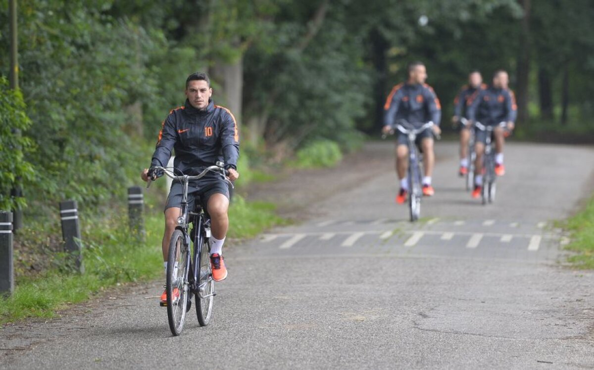 GALERIE FOTO Steaua pe două roți :) » Imagini cu steliștii în cantonamentul de la Apeldoorn