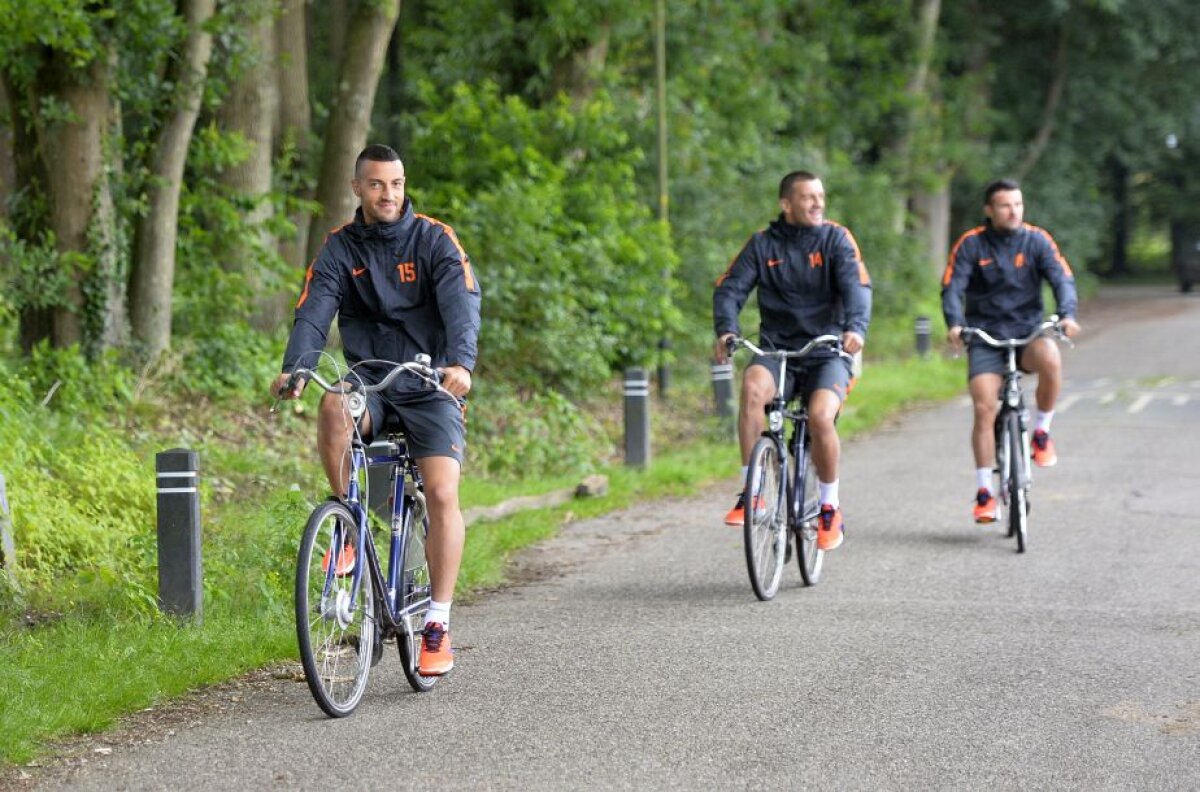 GALERIE FOTO Steaua pe două roți :) » Imagini cu steliștii în cantonamentul de la Apeldoorn