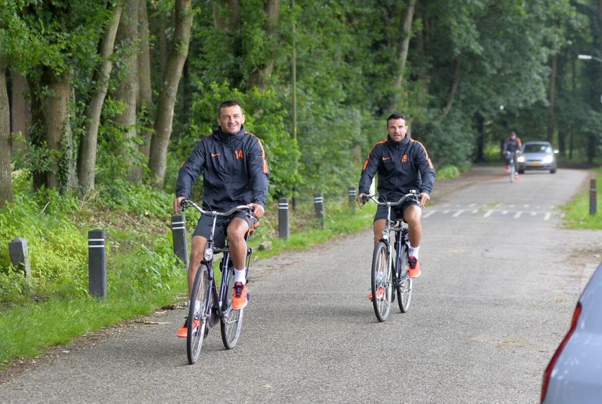 GALERIE FOTO Steaua pe două roți :) » Imagini cu steliștii în cantonamentul de la Apeldoorn