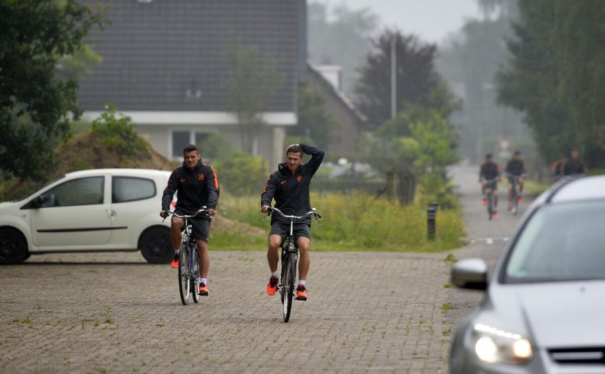 GALERIE FOTO Steaua pe două roți :) » Imagini cu steliștii în cantonamentul de la Apeldoorn