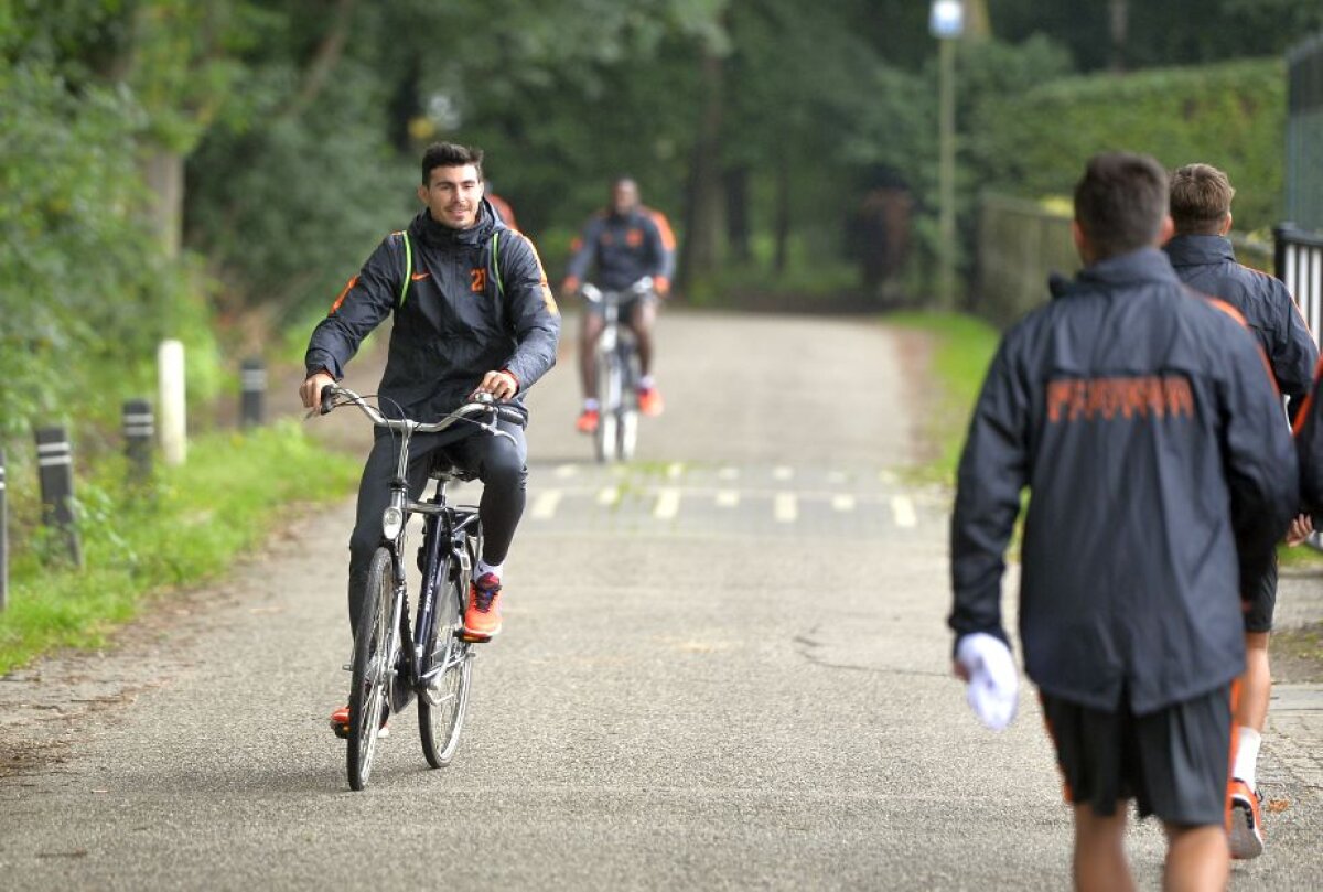 GALERIE FOTO Steaua pe două roți :) » Imagini cu steliștii în cantonamentul de la Apeldoorn