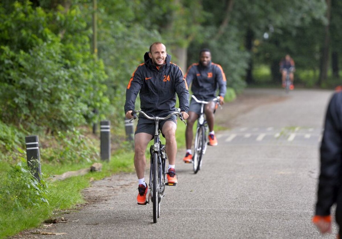 GALERIE FOTO Steaua pe două roți :) » Imagini cu steliștii în cantonamentul de la Apeldoorn
