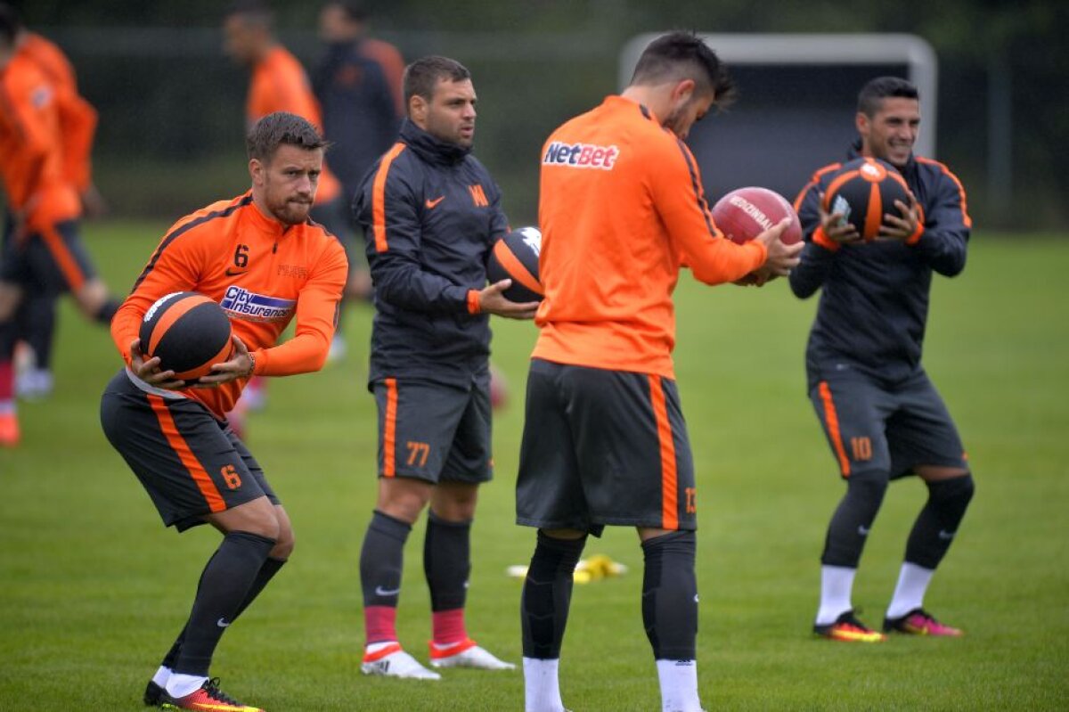 GALERIE FOTO+VIDEO Antrenament dur al lui Reghecampf în a doua zi de cantonament în Olanda! Roș-albaștrii au mâine un meci amical