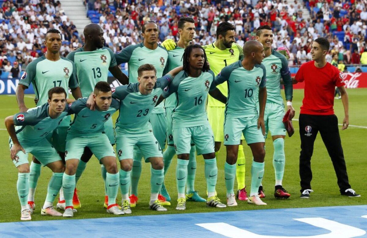 GALERIE FOTO Un fan al lui Cristiano Ronaldo, în poza de grup a portughezilor » Cum a reacționat starul Realului