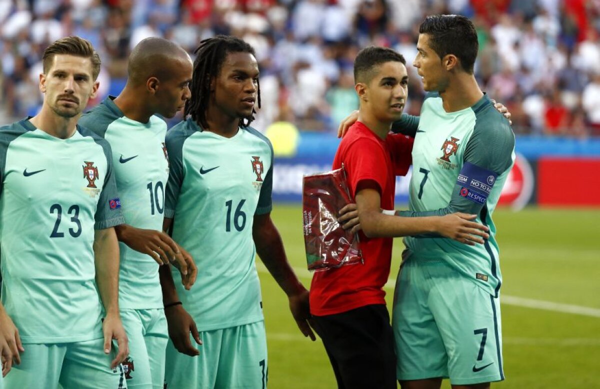 GALERIE FOTO Un fan al lui Cristiano Ronaldo, în poza de grup a portughezilor » Cum a reacționat starul Realului