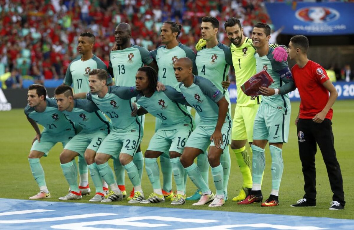 GALERIE FOTO Un fan al lui Cristiano Ronaldo, în poza de grup a portughezilor » Cum a reacționat starul Realului