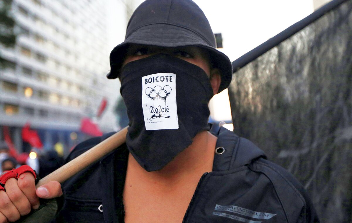 FOTO Proteste la Rio înainte de Jocurile Olimpice! Se vrea boicotarea legendarei competiții