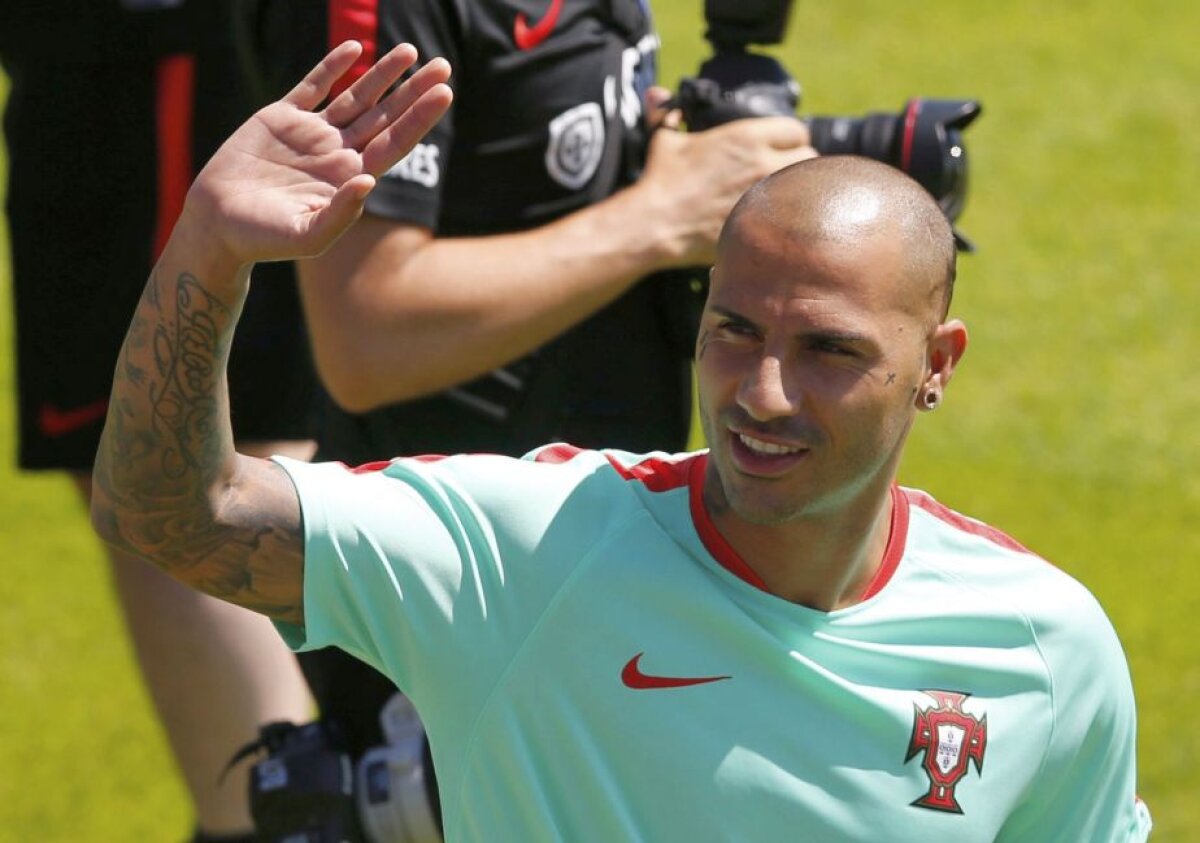 VIDEO+FOTO Sute de fani portughezi au luat cu asalt antrenamentul primei finaliste de la EURO 