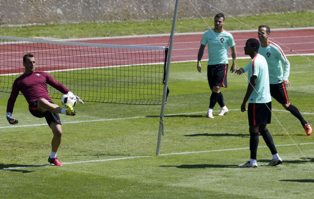 VIDEO+FOTO Sute de fani portughezi au luat cu asalt antrenamentul primei finaliste de la EURO 