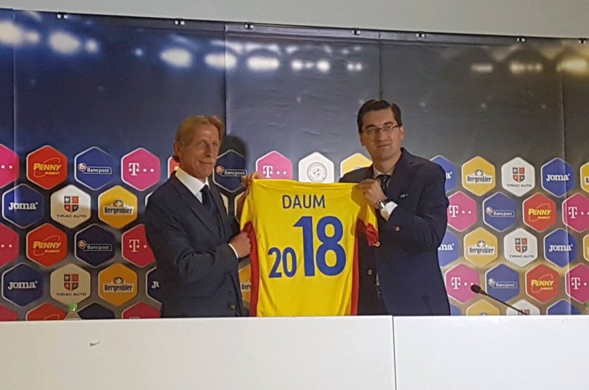 FOTO Christoph Daum a fost prezentat într-o conferință de presă » Spune că va învăța limba română și anunță naturalizări: "Ați văzut și în naționala Germaniei"