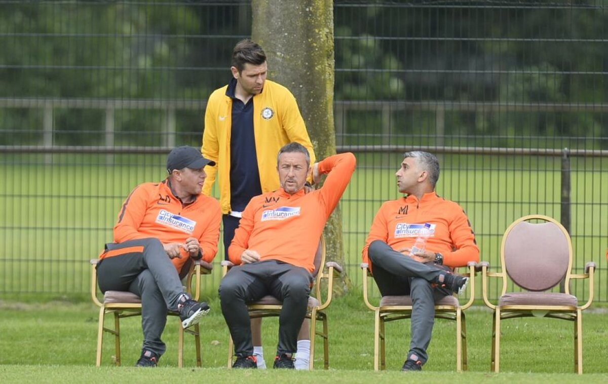 Surpriză în cantonamentul Stelei » Un atacant și un fundaș au văzut meciul cu Charleroi de lângă Reghe și MM